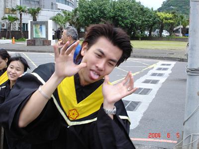 2004 (20).jpg - Jun-5--2004-畢業典禮之六-